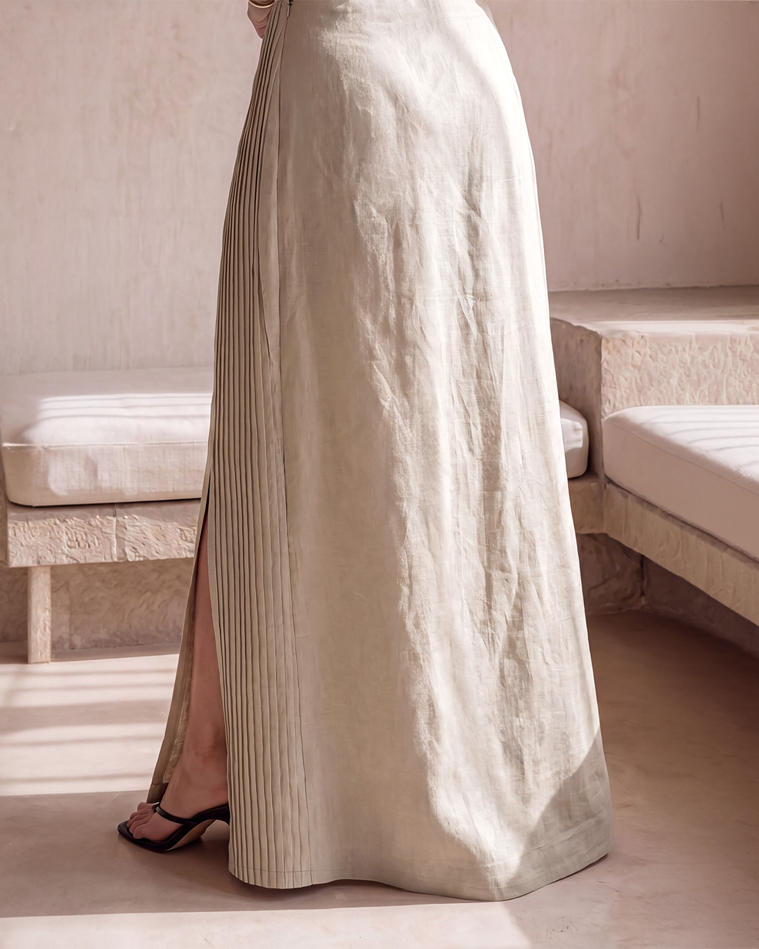 Slit Tuck Skirt